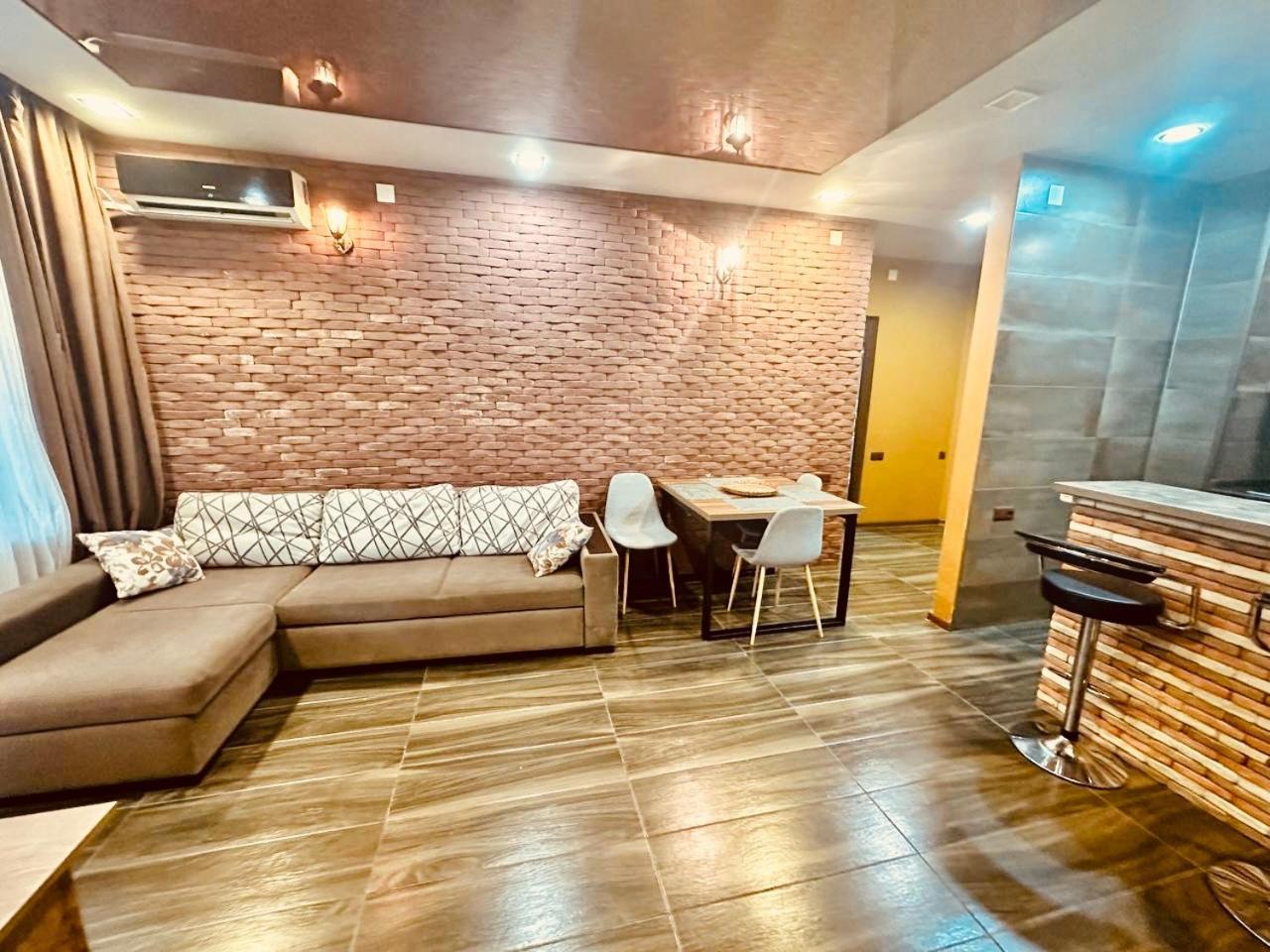 Marnika Apartment Батуми Екстериор снимка