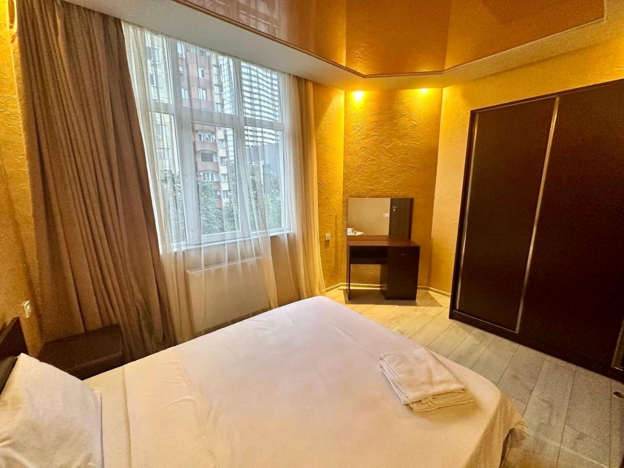 Marnika Apartment Батуми Екстериор снимка